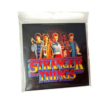Stranger Things hűtőmágnes – klasszikus logó és karakterek