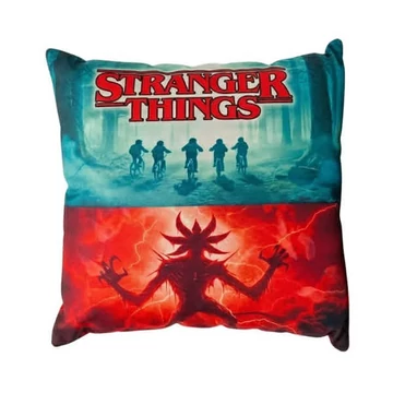 Stranger Things díszpárna– erdei jelenet &amp; Upside Down design